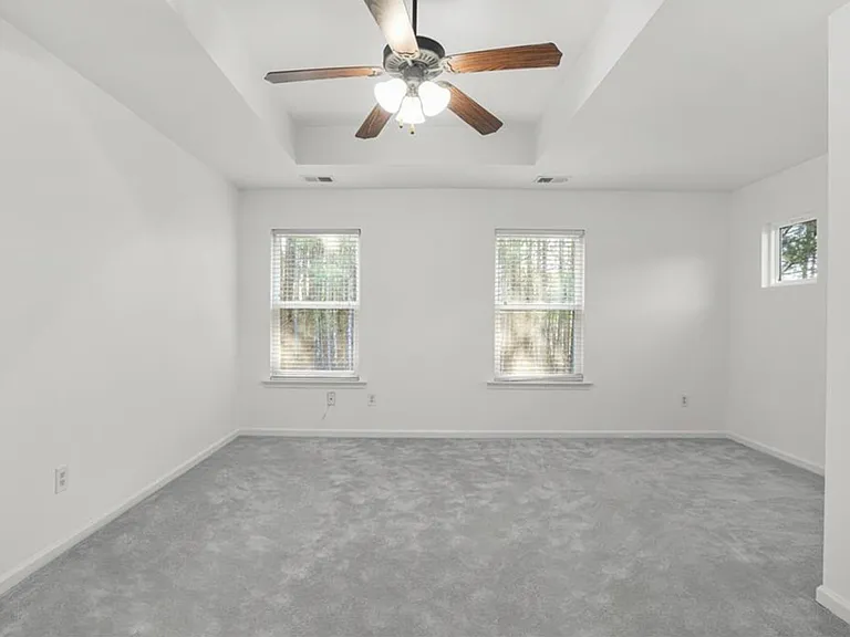 702 Barberry Dr — Photo 11