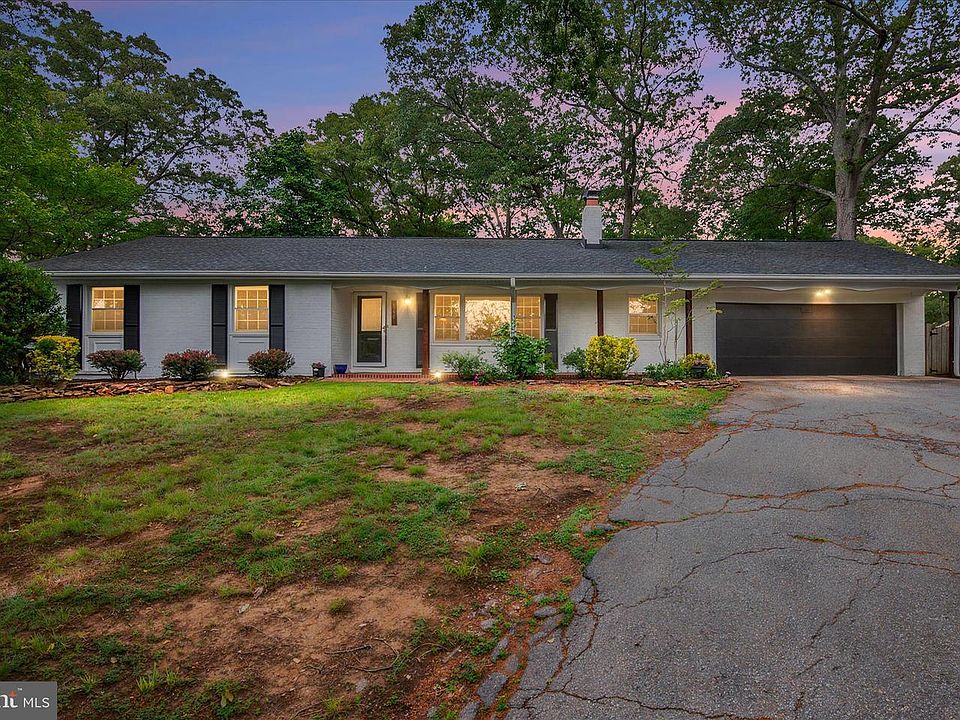 1st image of 546 Center Dr