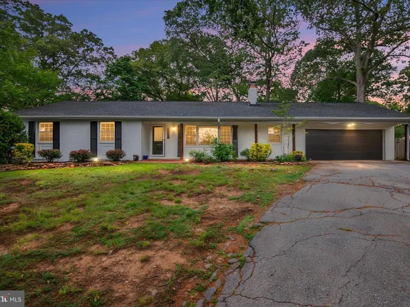 546 Center Dr, Severna Park, MD 21146