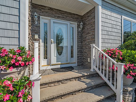 2nd image of 825 Forepeak Dr