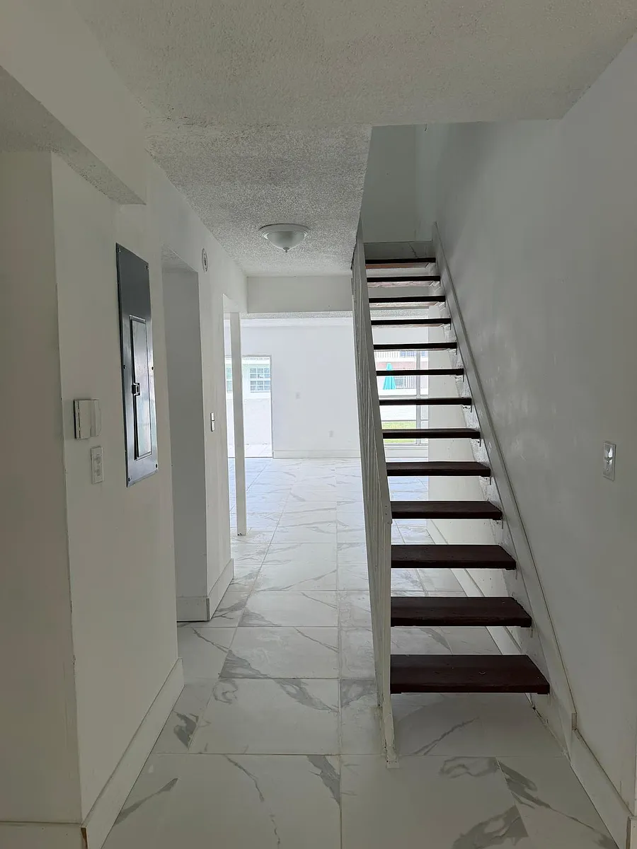 Building Photo - 9197 Fontainebleau Blvd #3