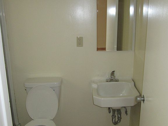 4th image of 129 S Manhattan Pl APT 2