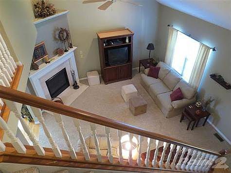 <b><em>OPEN FLOOR PLAN WITH BEAUTIFUL NEUTRAL DECOR!</b></em>