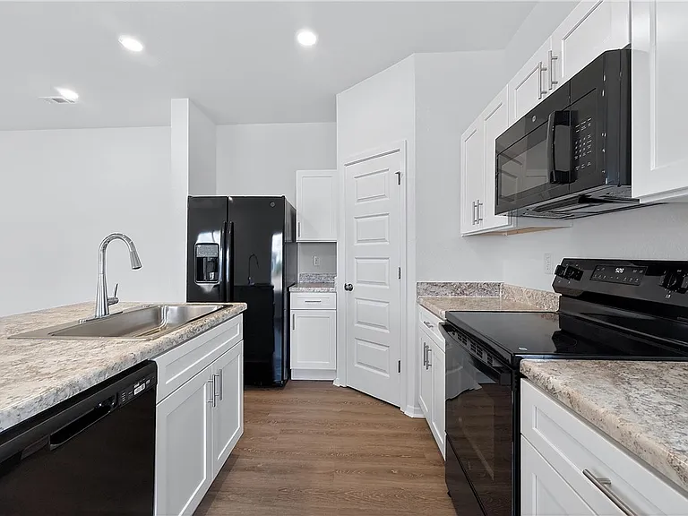 6802 SW Dignity Ave — Photo 10