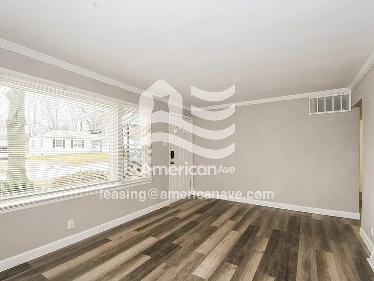 881216_004_wm_-_living_room_13399656.jpg