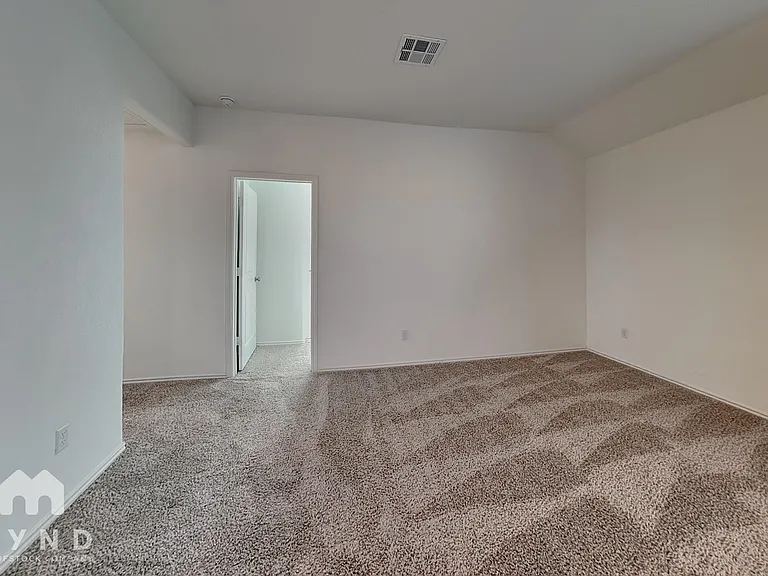 428 Sebring Cir — Photo 17