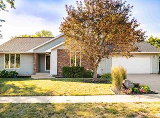 2321 Arlington Cir, Pekin, IL 61554