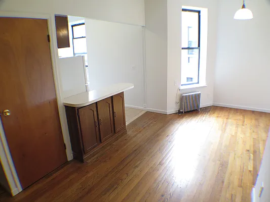 Rented by Glasser Realty LLC | media 10