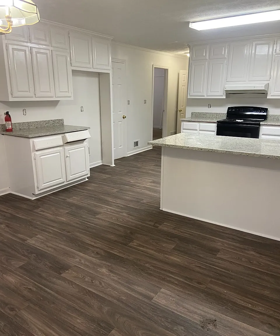 3 bed, 2300 sqft, $2,300 — Photo 4