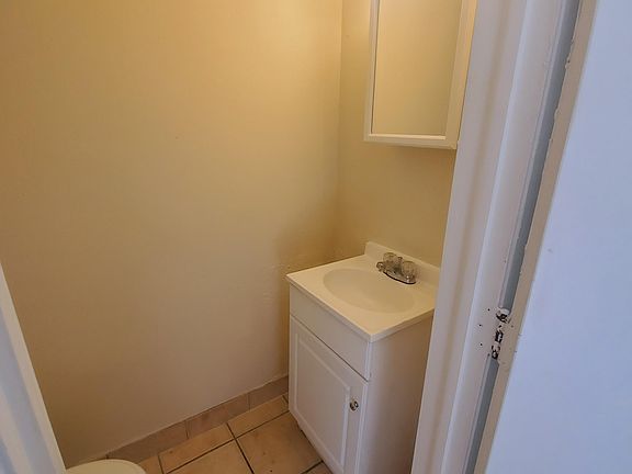 Powder room 1st floor