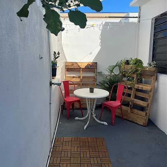 205 Las Flores — Photo 3