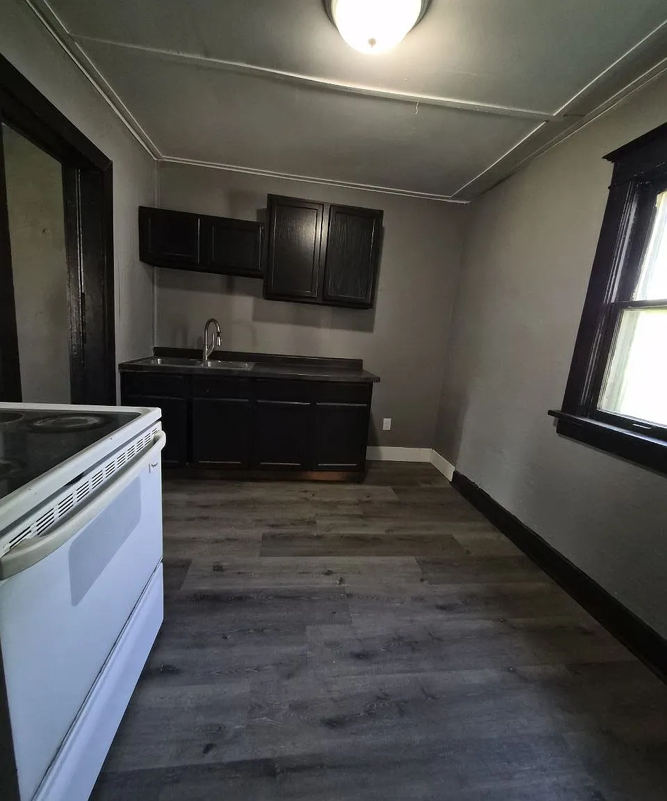 3 bed, 1144 sqft, $1,100 — Photo 4
