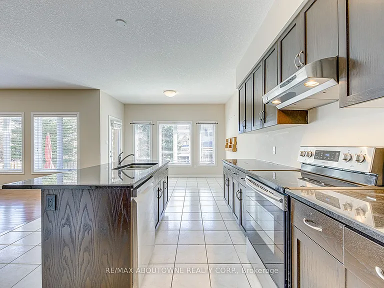 816 Roulston St — Photo 15