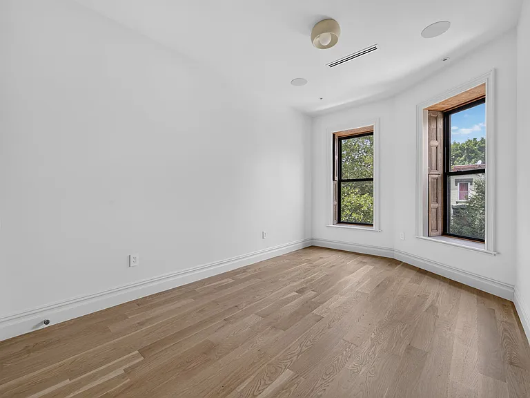552 Macon St #2 — Photo 12