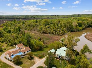 241 Tuckaway Ln #A, Tappahannock, VA 22560