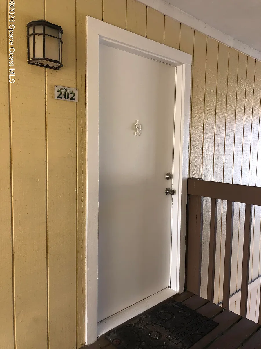 Building Photo - 2130 Forest Knoll Dr NE #202