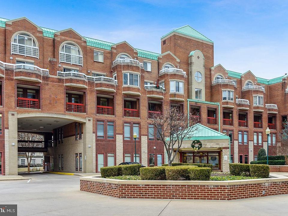 1st image of 22 Courthouse Sq APT 402
