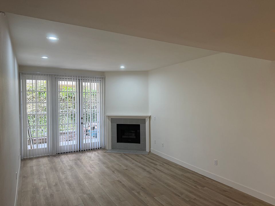 Living room / patio / fireplace