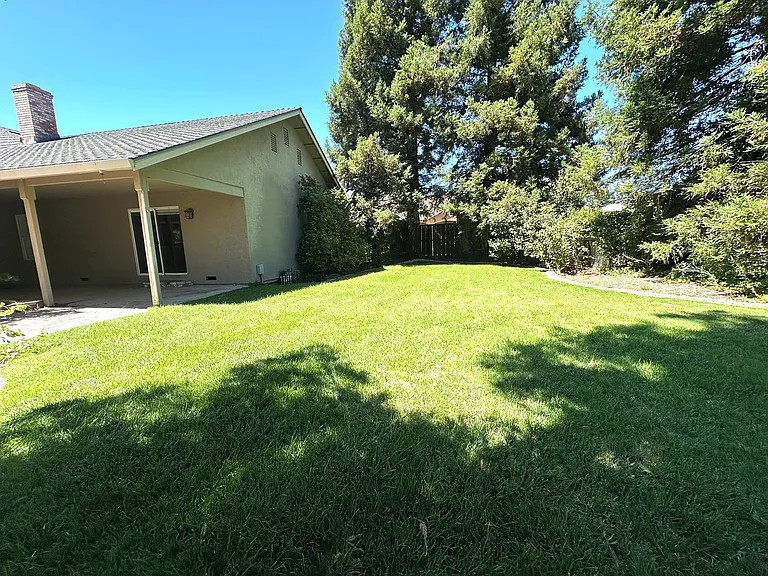 3450 Sarolou Dr — Photo 7