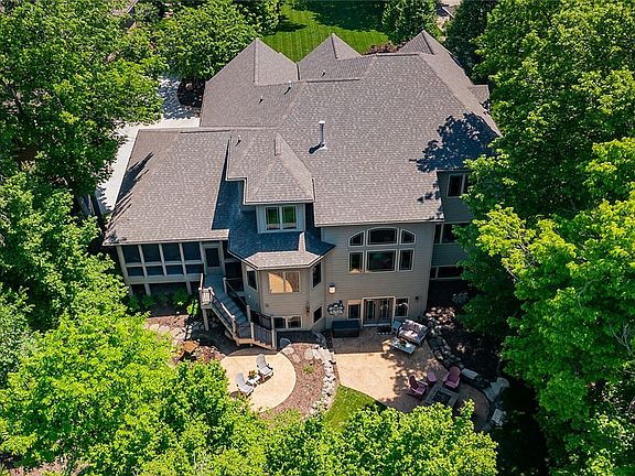 3rd image of 2112 SW Woodside Ct