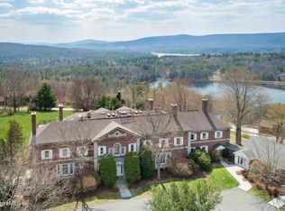 200 Old Stockbridge Rd #V2, Stockbridge, MA 01262