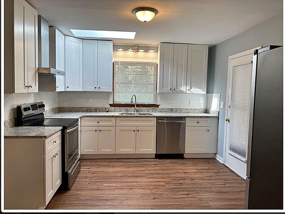 3rd image of 2354 Greenglade Rd NE