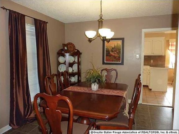 4th image of 10628 Tallowwood Ave