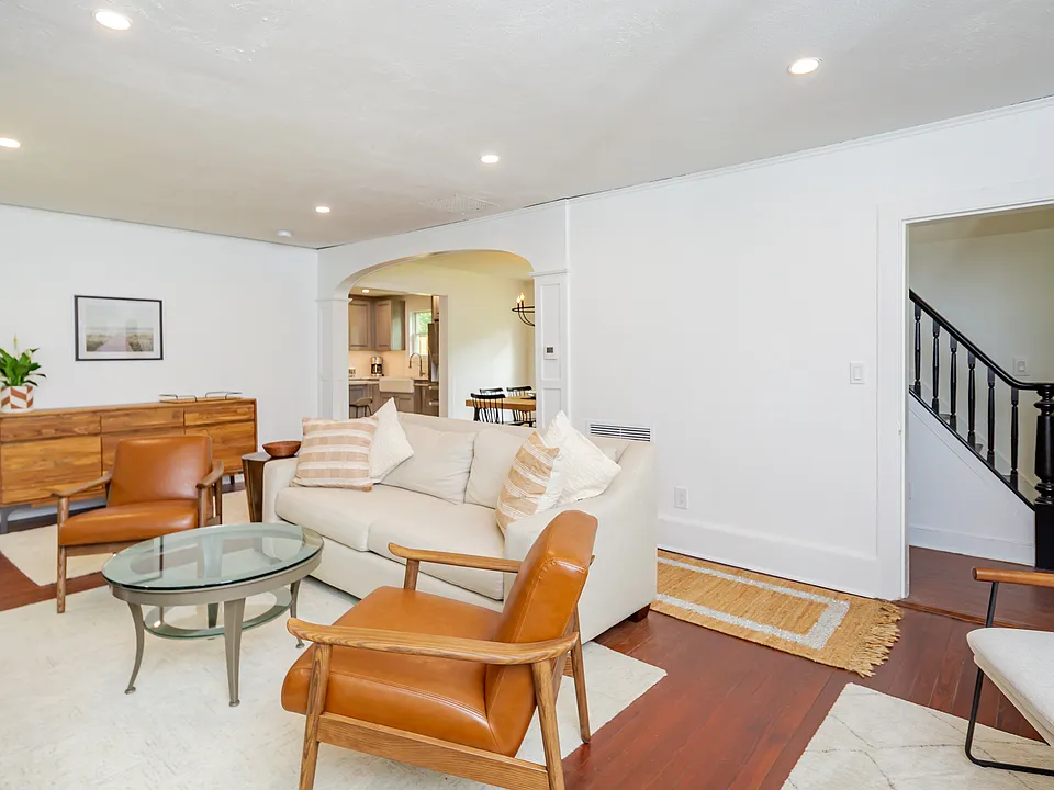 68 Buell Ln