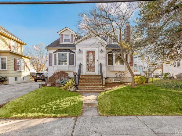 16 Kupsch St, Sayreville, NJ 08872