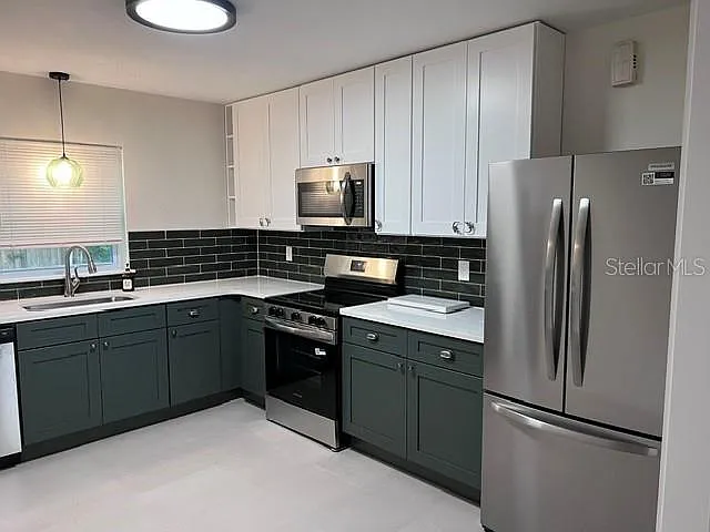 3035 W University Ave — Photo 2