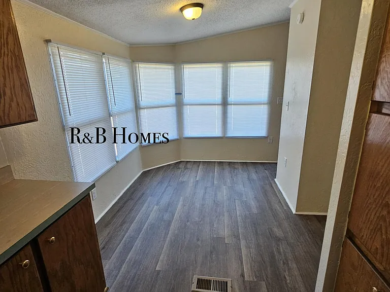 326 Johnston Dr — Photo 14