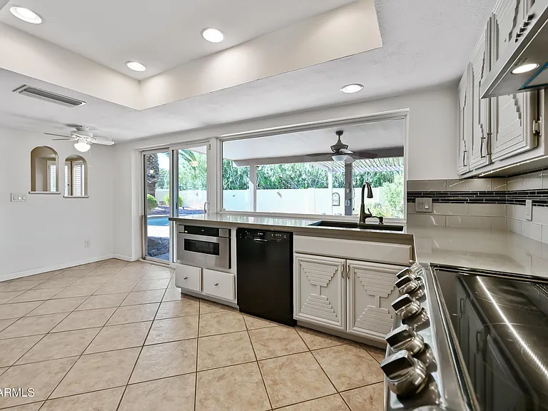 324 W Willow Ave — Photo 15