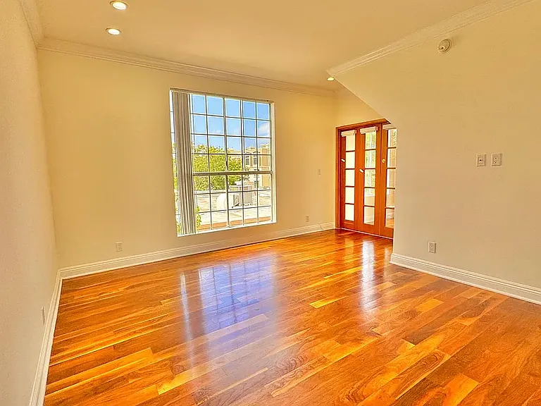 11812 Gorham Ave #Penthouse 1 — Photo 32