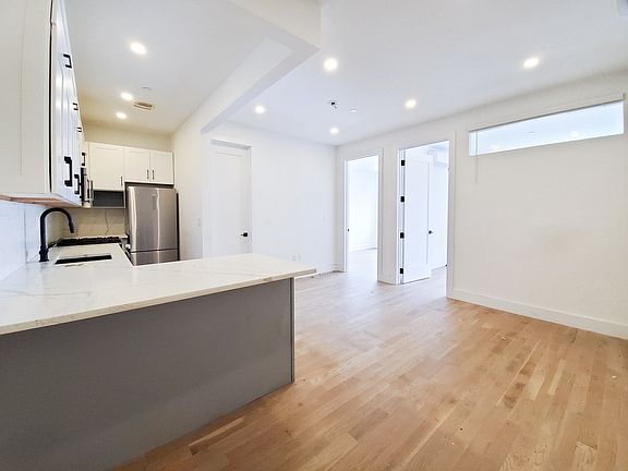 4th image of 841 Dekalb Ave #4RR