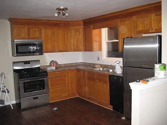 5th image of 426 Spring St