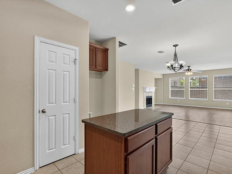 11945 Henderson Dr — Photo 9