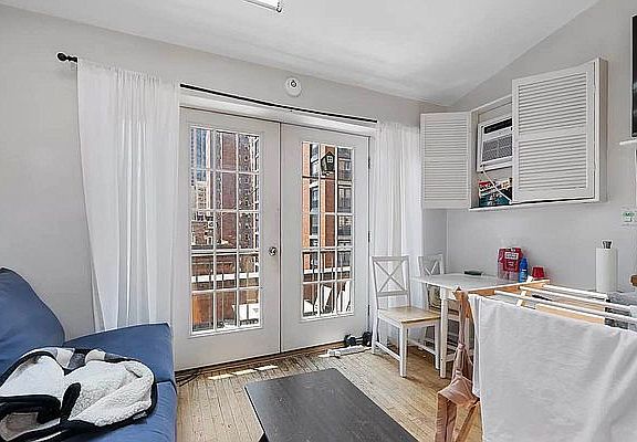 3rd image of 105 E 37th St #4