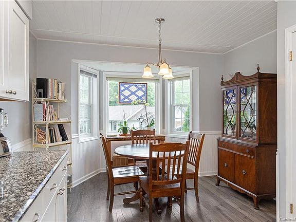 4th image of 223 Hampton Ct