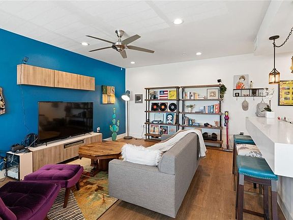 4th image of 604 N Bluff Dr Unit 241