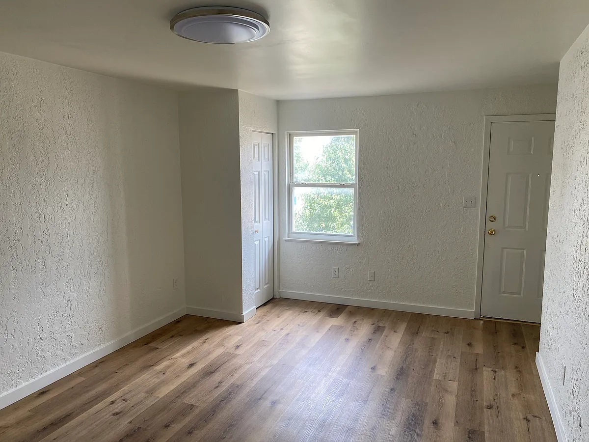 Building Photo - 1420 SW Jefferson St #1420