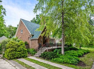 2020 E Jackson St, Bloomington, IL 61701