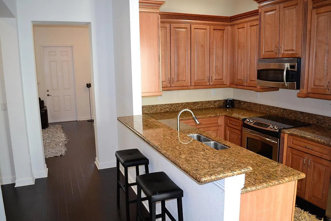 3 bed, 3.0 bath, 2164 sqft, $3,600 — Photo 4