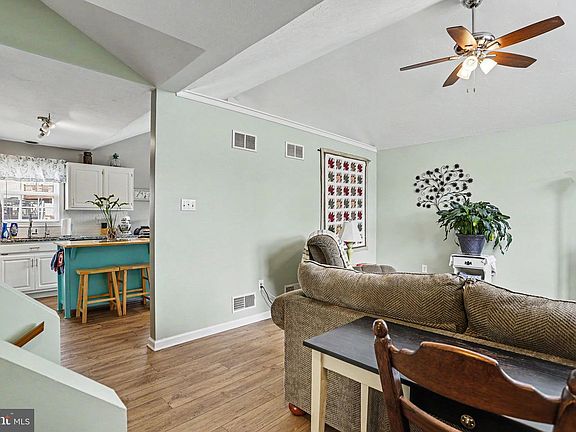 3rd image of 417 S Columbus Ave