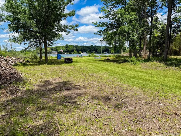 4788 Parker Dr, Howell, MI 48843