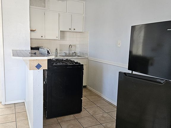 3rd image of 221 Condict Dr #2