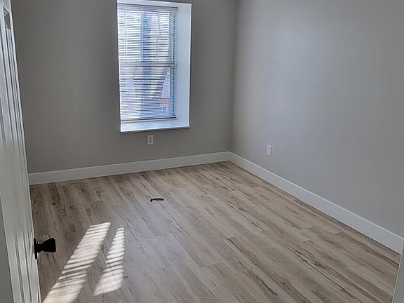 3rd image of 1680 Herault Pl