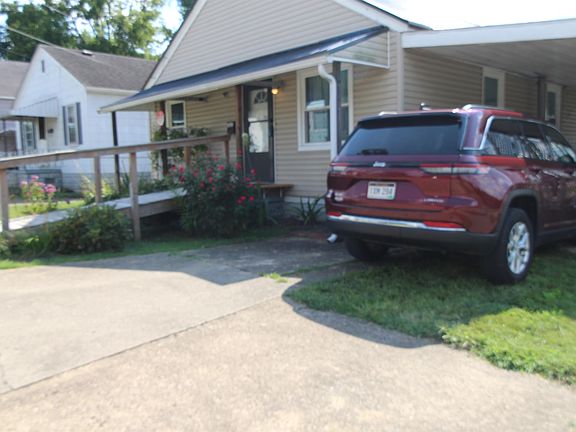 3rd image of 302 9th St W