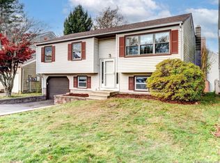 15 Kent Ct, Middletown, CT 06457
