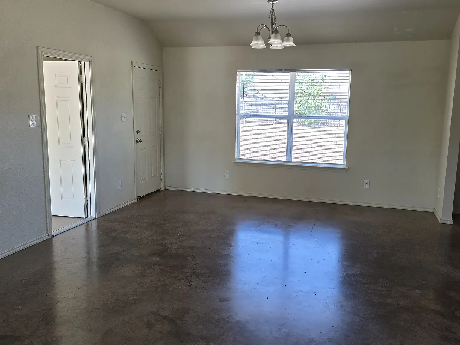 2 bed, 960 sqft, $1,075 — Photo 2
