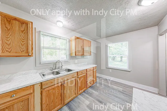 3220 E 34th St — Photo 10